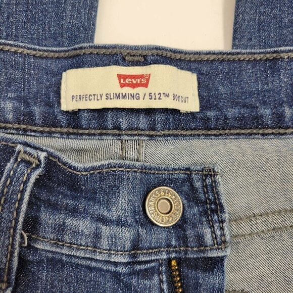 Levi's Women's 512 Perfectly Slimming Bootcut Jeans in a Dark Wash Size 8M - Picture 2 of 12